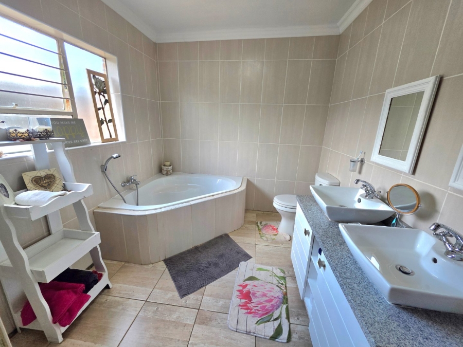 5 Bedroom Property for Sale in Panorama Free State